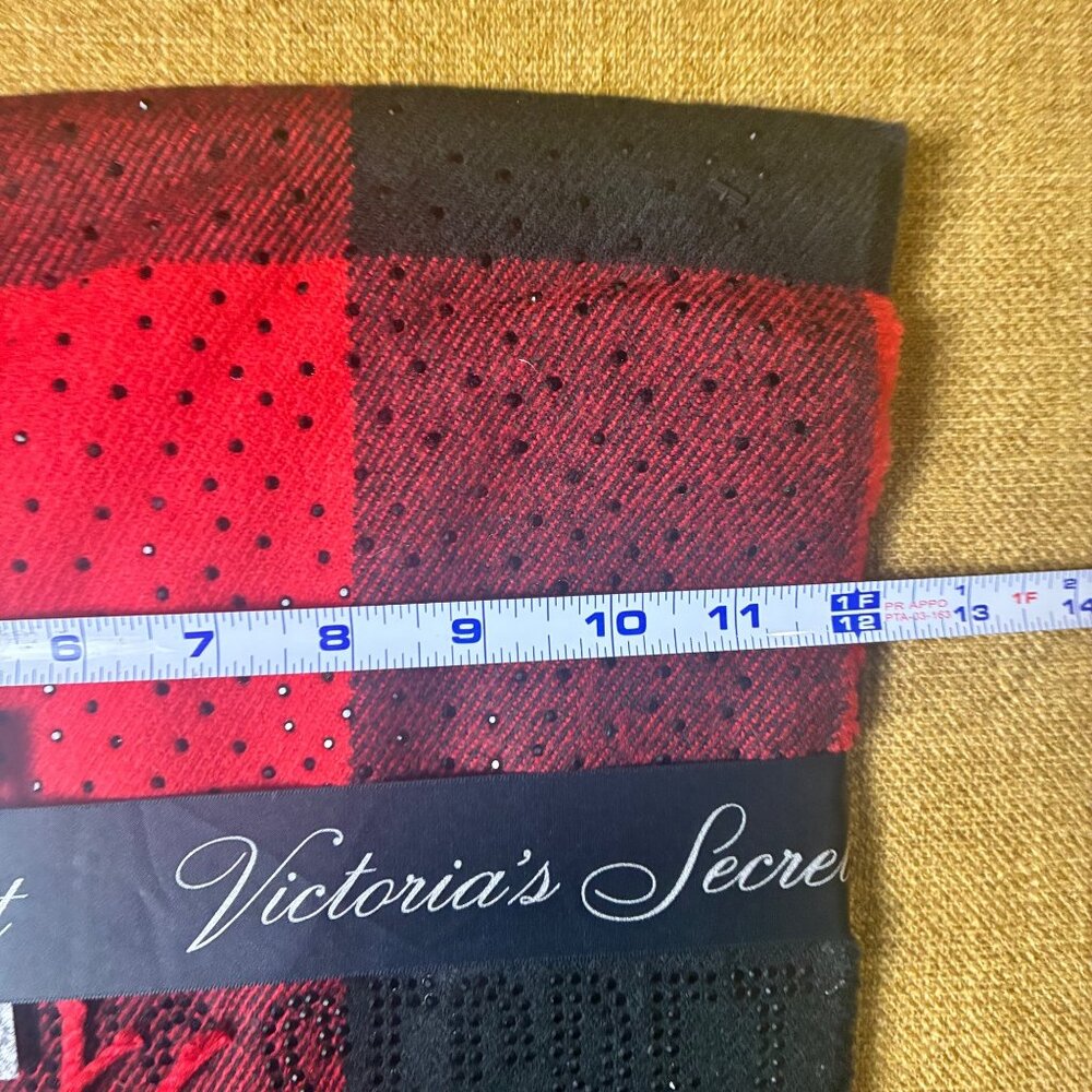 NWT2 Victorias Secret Cozy Blanket Scarves Heart & Plaid, Black & Red Check Logo - Picture 5 of 11